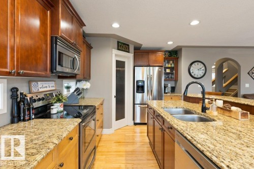 15 Napoleon Crescent, St. Albert, AB - Indoor Photo Showing Kitchen With Double Sink With Upgraded Kitchen