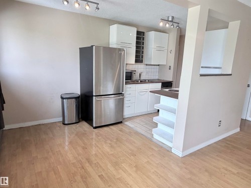 #306 11340 124 St Nw, Edmonton, AB - Indoor Photo Showing Kitchen With Double Sink