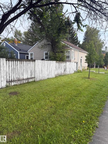 9603 83 Avenue Nw, Edmonton, AB - Outdoor