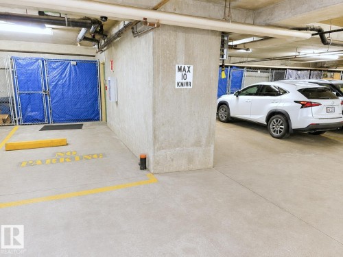 #101 911 Rabbit Hill Rd Nw, Edmonton, AB - Indoor Photo Showing Garage