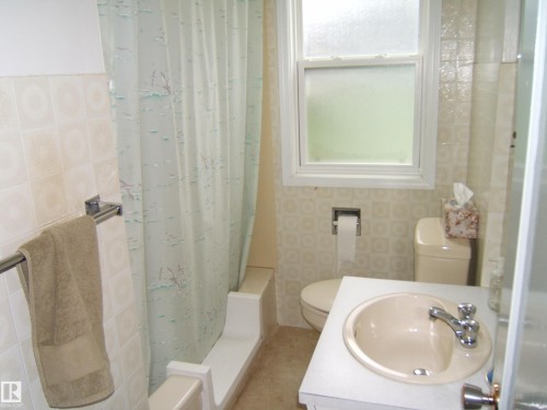 Additional content - 4809 47A Street, Two Hills, AB - Indoor Photo Showing Bathroom