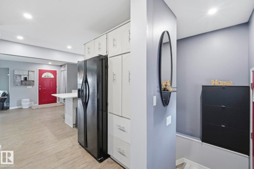 10528 45 Street Nw, Edmonton, AB - Indoor Photo Showing Other Room