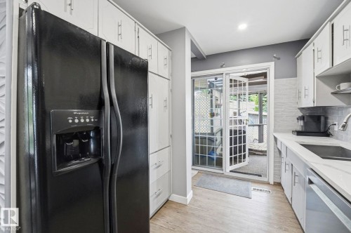 10528 45 Street Nw, Edmonton, AB - Indoor Photo Showing Kitchen