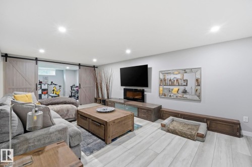 10528 45 Street Nw, Edmonton, AB - Indoor