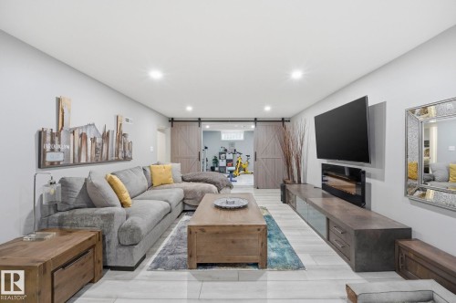10528 45 Street Nw, Edmonton, AB - Indoor Photo Showing Living Room