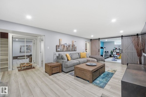 10528 45 Street Nw, Edmonton, AB - Indoor