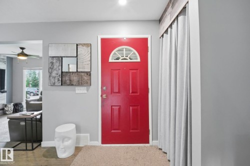 10528 45 Street Nw, Edmonton, AB - Indoor Photo Showing Other Room