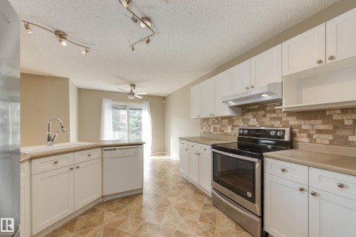 11335 167B Ave Nw, Edmonton, AB - Indoor Photo Showing Kitchen