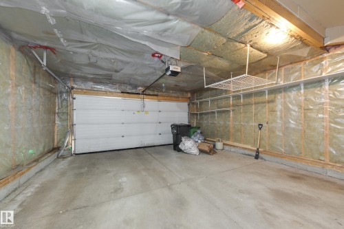 11335 167B Ave Nw, Edmonton, AB - Indoor Photo Showing Garage