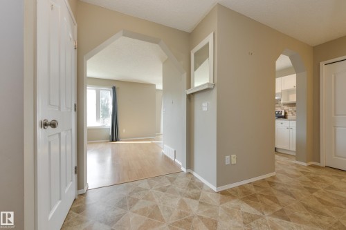 11335 167B Ave Nw, Edmonton, AB - Indoor Photo Showing Other Room