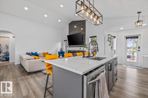 8731 160A Avenue Nw, Edmonton, AB - Indoor Photo Showing Other Room