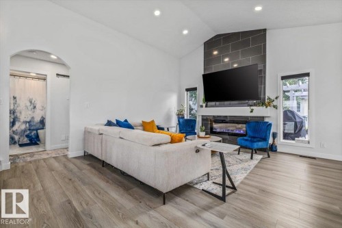 8731 160A Avenue Nw, Edmonton, AB - Indoor Photo Showing Other Room