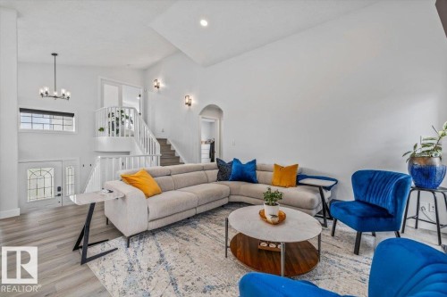 8731 160A Avenue Nw, Edmonton, AB - Indoor Photo Showing Living Room