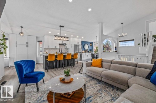 8731 160A Avenue Nw, Edmonton, AB - Indoor Photo Showing Living Room