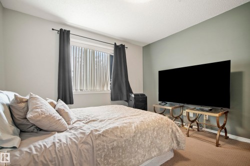 #340 2436 Guardian Rd Nw, Edmonton, AB - Indoor Photo Showing Bedroom