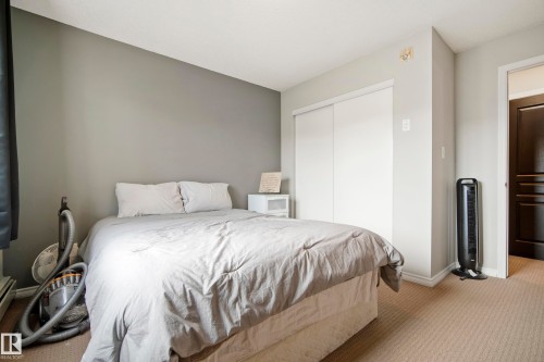 #340 2436 Guardian Rd Nw, Edmonton, AB - Indoor Photo Showing Bedroom