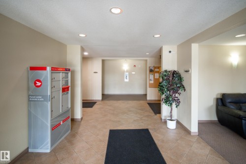 #340 2436 Guardian Rd Nw, Edmonton, AB - Indoor Photo Showing Other Room