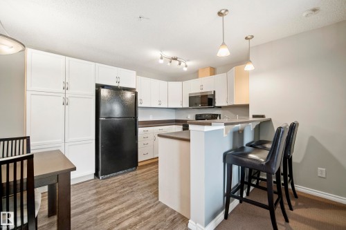 #340 2436 Guardian Rd Nw, Edmonton, AB - Indoor Photo Showing Kitchen