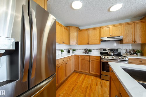 4811 152 Avenue Nw, Edmonton, AB - Indoor Photo Showing Kitchen
