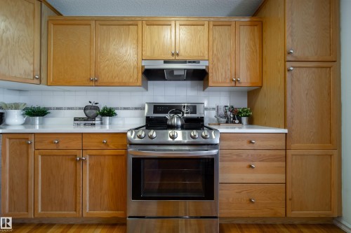 4811 152 Avenue Nw, Edmonton, AB - Indoor Photo Showing Kitchen