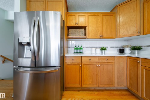 4811 152 Avenue Nw, Edmonton, AB - Indoor Photo Showing Kitchen