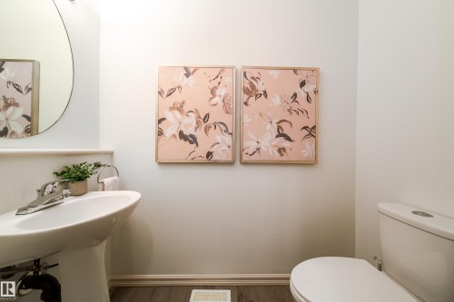 4811 152 Avenue Nw, Edmonton, AB - Indoor Photo Showing Bathroom