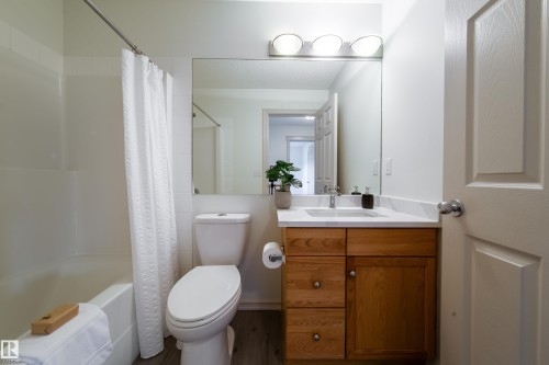 4811 152 Avenue Nw, Edmonton, AB - Indoor Photo Showing Bathroom