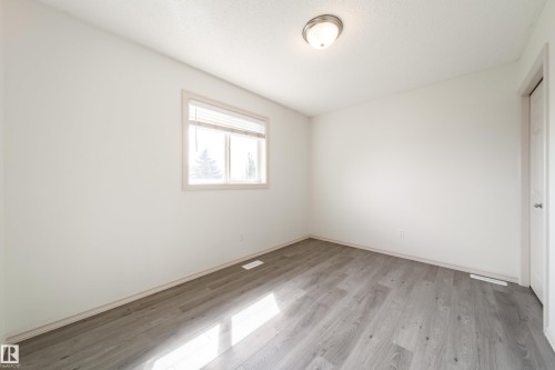 4811 152 Avenue Nw, Edmonton, AB - Indoor Photo Showing Other Room