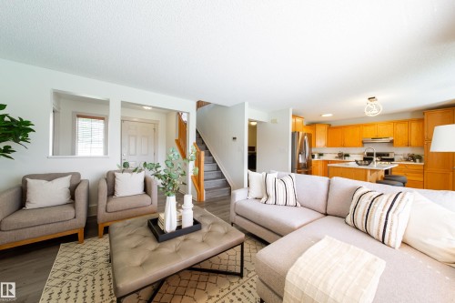 4811 152 Avenue Nw, Edmonton, AB - Indoor Photo Showing Living Room