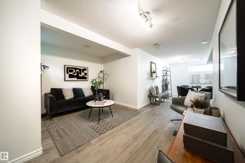 4811 152 Avenue Nw, Edmonton, AB - Indoor Photo Showing Living Room