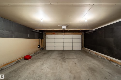 4811 152 Avenue Nw, Edmonton, AB - Indoor Photo Showing Garage