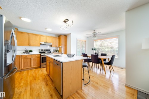 4811 152 Avenue Nw, Edmonton, AB - Indoor Photo Showing Kitchen