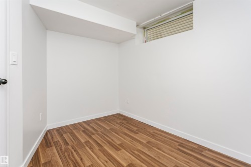 Wood-finish flooring with white trim and a neutral wall color - 37 Suntree Promenade, Leduc, AB - Indoor Photo Showing Other Room