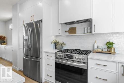 13 Jennifer Crescent, St. Albert, AB - Indoor Photo Showing Kitchen With Upgraded Kitchen
