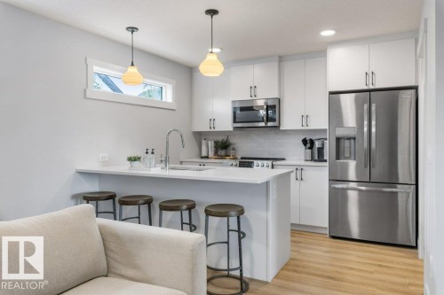 13 Jennifer Crescent, St. Albert, AB - Indoor Photo Showing Kitchen With Upgraded Kitchen