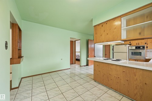9251 91 Street Nw, Edmonton, AB - Indoor Photo Showing Kitchen