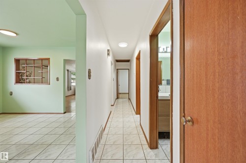 9251 91 Street Nw, Edmonton, AB - Indoor Photo Showing Other Room