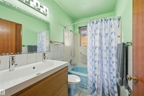 9251 91 Street Nw, Edmonton, AB - Indoor Photo Showing Bathroom