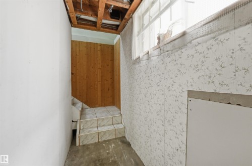 9251 91 Street Nw, Edmonton, AB - Indoor Photo Showing Other Room