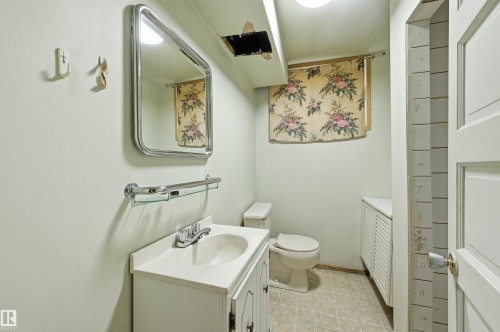9251 91 Street Nw, Edmonton, AB - Indoor Photo Showing Bathroom