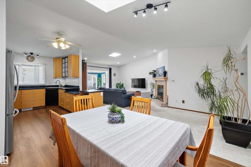 4717 25 Avenue Nw, Edmonton, AB - Indoor Photo Showing Dining Room