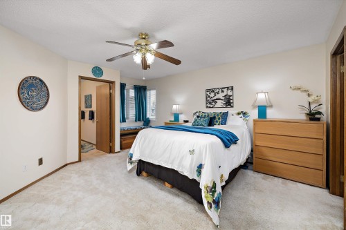 4717 25 Avenue Nw, Edmonton, AB - Indoor Photo Showing Bedroom