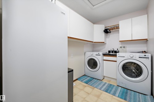 4717 25 Avenue Nw, Edmonton, AB - Indoor Photo Showing Laundry Room
