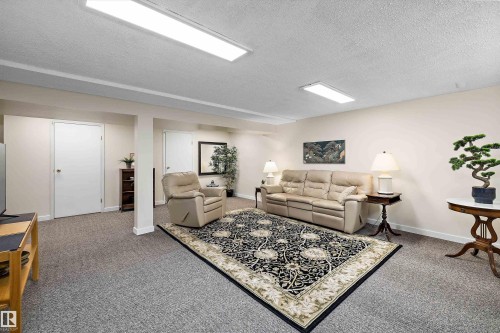 4717 25 Avenue Nw, Edmonton, AB - Indoor