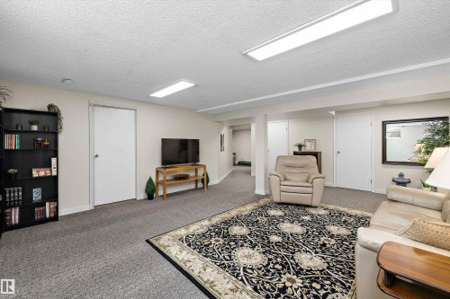 4717 25 Avenue Nw, Edmonton, AB - Indoor