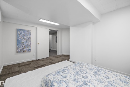 4717 25 Avenue Nw, Edmonton, AB - Indoor Photo Showing Bedroom