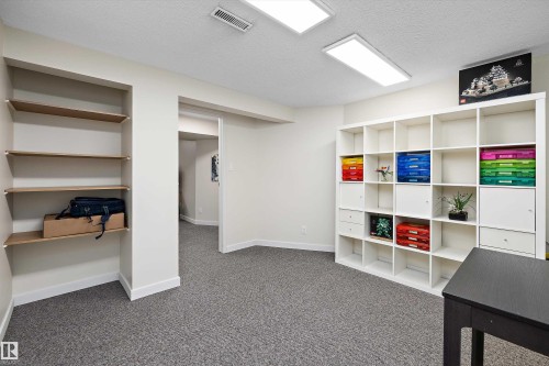 4717 25 Avenue Nw, Edmonton, AB - Indoor