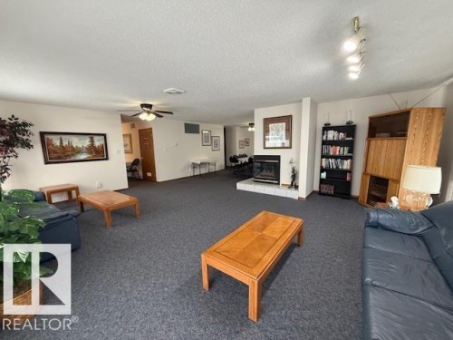 4717 25 Avenue Nw, Edmonton, AB - Indoor