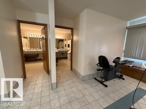 4717 25 Avenue Nw, Edmonton, AB - Indoor