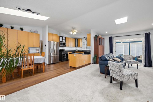 4717 25 Avenue Nw, Edmonton, AB - Indoor